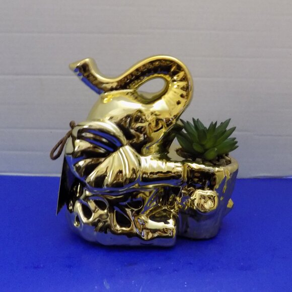NEW GC Home Decor Elephant Figurine Faux Plant Potpourri Holder - Picture 1 of 6
